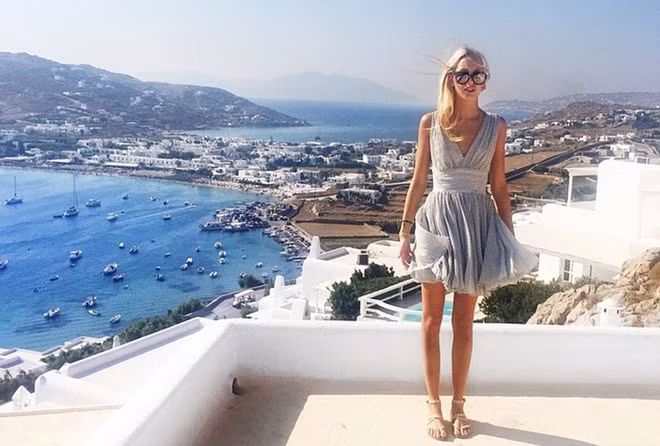 Cô ấy thích những bãi biển tuyệt đẹp của Hy Lạp. Ảnh: Instagram.