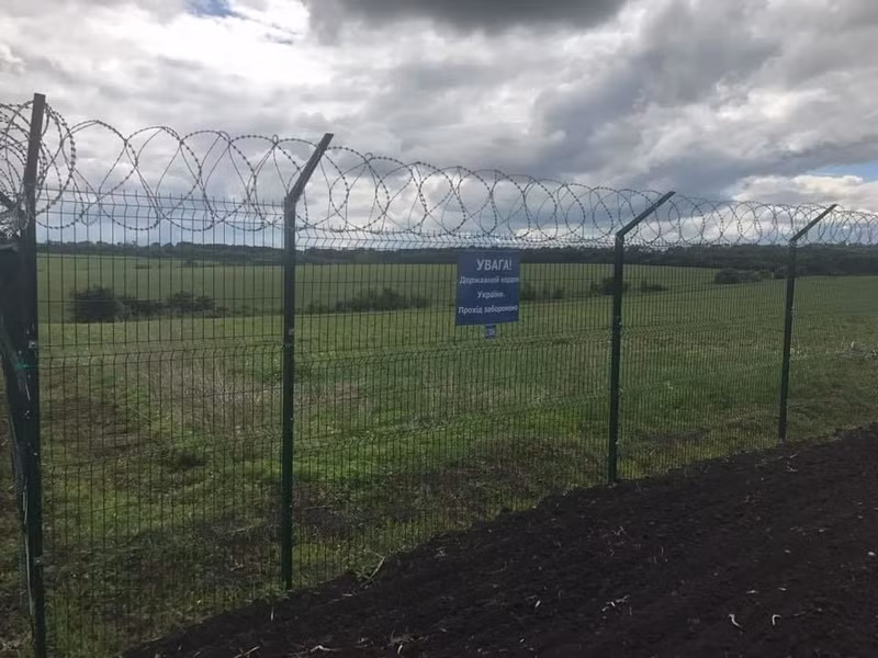 Theo dự tính kiến khi hoàn thành, hệ thống phòng thủ nhiều lớp này dự định sẽ bao gồm hàng rào dài 1.900 km, các tháp quan sát, đèn tín hiệu, hệ thống giám sát và liên lạc, các đơn vị chiến đấu điều khiển từ xa, hào chống tăng…Ảnh: ER.