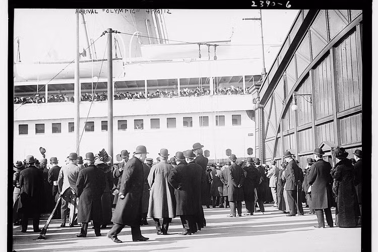Olympic, con tàu chị em của Titanic, đã neo đậu tại thành phố New York vào cùng ngày mà tàu Titanic rời Southampton, Anh. Ảnh: Interesting.