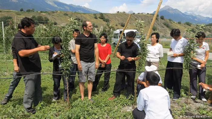 Tổ chức Welthungerhilfe thực hiện các chương trình đào tạo để cung cấp cho Triều Tiên những kỹ năng và kiến thức cần thiết để duy trì các dự án. Ngoài ra, những người Triều Tiên có kỹ năng này được mời tham dự các khoá đào tạo ở các nước như Thụy Sỹ. Ảnh: DW.