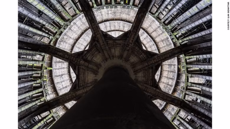 Nhiếp ảnh gia người Pháp hy vọng ông có thể thực hiện bộ ảnh tương tự ở châu Á trong thời gian sắp tới. Ảnh: CNN.