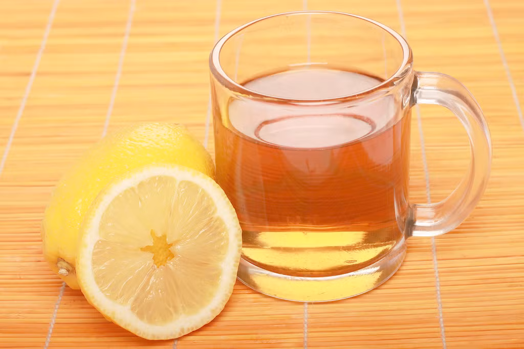 Hỗ trợ trị cảm lạnh và cúm: Uống trà chanh giúp giảm triệu chứng cảm lạnh và cúm. Thức uống này cũng giúp tăng cường hệ miễn dịch của cơ thể, chống lại các tác nhân gây bệnh. Uống trà chanh nóng cũng giúp giữ ấm cơ thể vào mùa đông. Ảnh: Baidu.