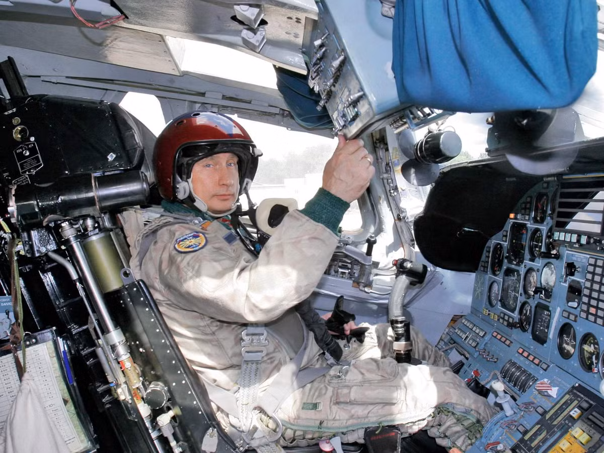 Vào năm 2005, Tổng thống Vladimir Putin lái máy bay ném bom chiến lược TU-160 thả tên lửa hành trình xuống thị trấn này. Ảnh: ER.