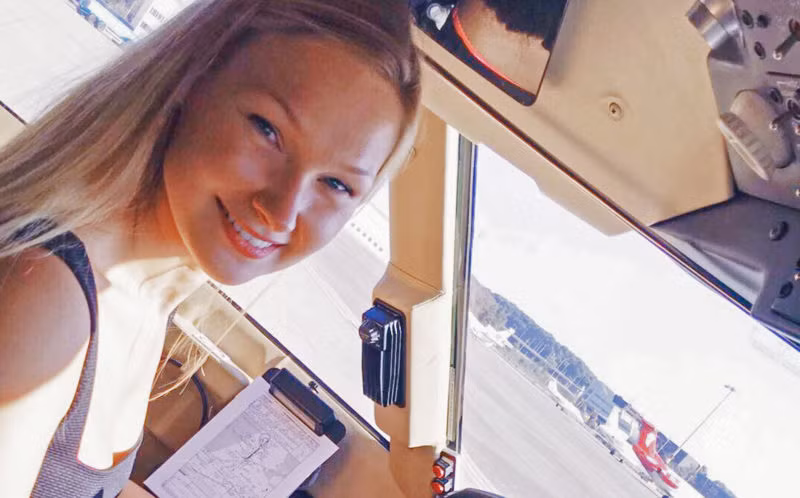 Michelle nổi tiếng trong cộng đồng mạng từ clip ghi lại quá trình bay đầu tiên của mình. Sau một thời gian ngắn chia sẻ, đoạn video nhanh chóng thu hút hơn 1,8 triệu lượt xem. Ảnh: Instagram.