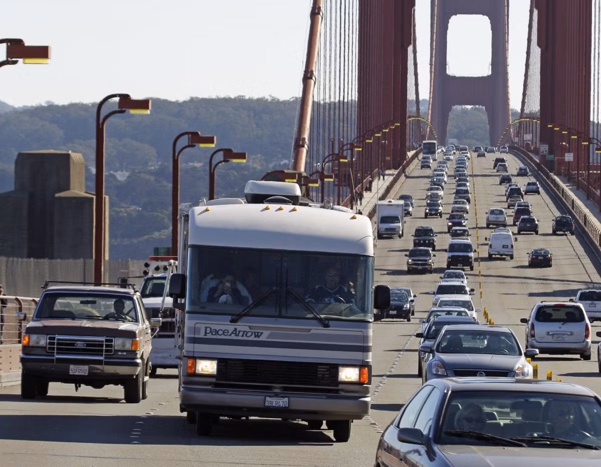 2. Theo số liệu của TomTom, thành phố San Francisco có mức độ tắc nghẽn giao thông khủng khiếp đứng thứ 2 ở Mỹ. Trung bình, người lái xe sẽ mất thêm 39% thời gian khi lưu thông trên đường phố San Fransico. Ảnh: AP.
