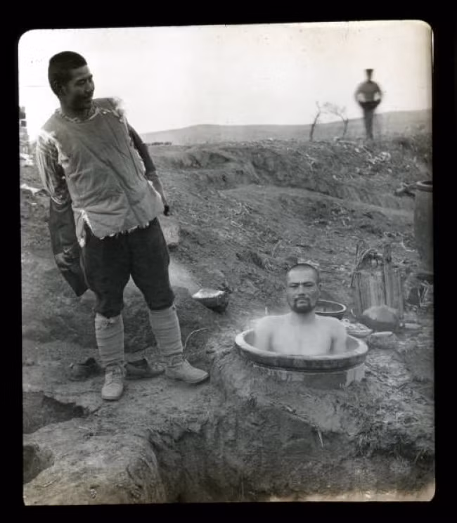 Lính Nhật tắm trong Chiến tranh Nga-Nhật, chụp năm 1904.