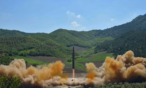 Trước đó, ngày 4/7, Triều Tiên tuyên bố nước này đã phóng thử thành công một tên lửa đạn đạo liên lục địa, khẳng định loại vũ khí này có thể bắn tới bất kỳ nơi nào trên thế giới. Đây là vụ phóng tên lửa thứ 10 của Triều Tiên trong năm nay.