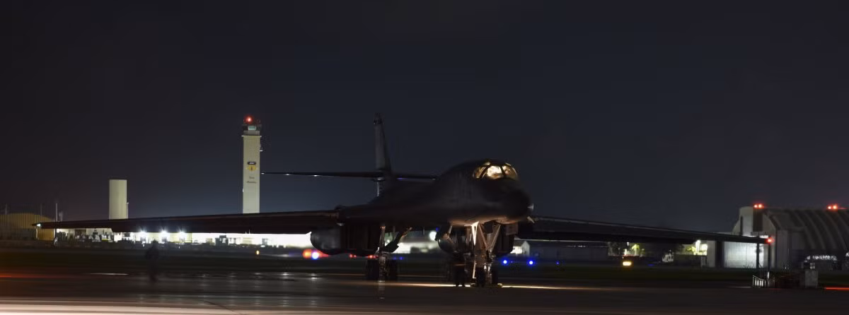 Nguồn tin Bộ Quốc phòng Hàn Quốc cho biết, hai chiếc B-1B Lancer bay từ căn cứ của Mỹ trên đảo Guam cùng một số chiến cơ khác của nước này và Hàn Quốc đã tham gia cuộc tập trận mô phỏng một cuộc tấn công bằng tên lửa đạn đạo và không kích vào các cơ sở chủ chốt của Triều Tiên dưới lòng đất.