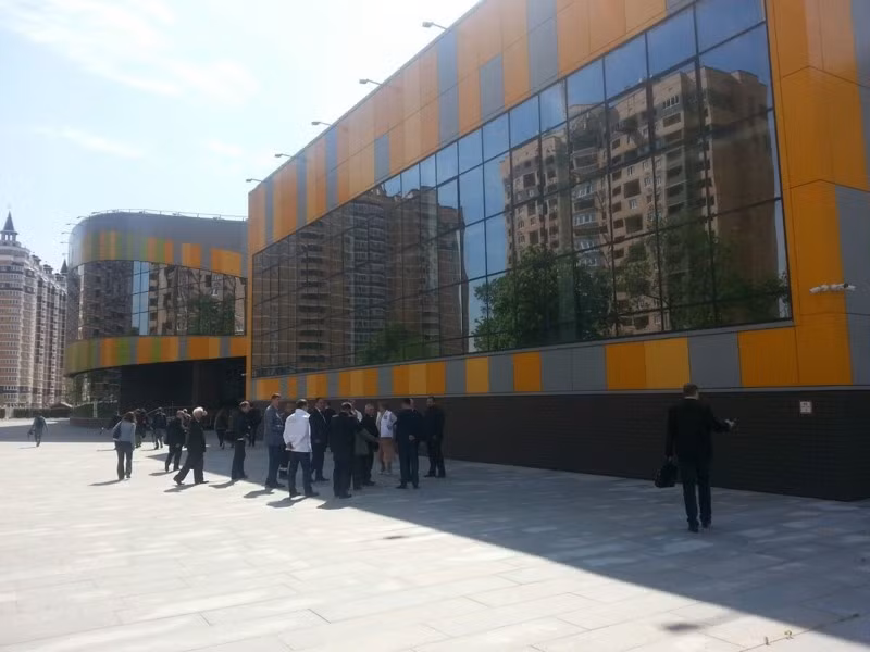 Trường học mới được xây dựng cho con em của người dân trong trang trại. Ảnh: ER.