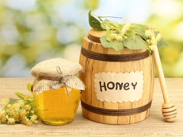 Trên thực tế, lợi ích của mật ong đã được khoa học chứng minh. Dưới đây là những lợi ích bất ngờ của việc uống nước mật ong đều đặn mỗi sáng. Ảnh: Boldsky.