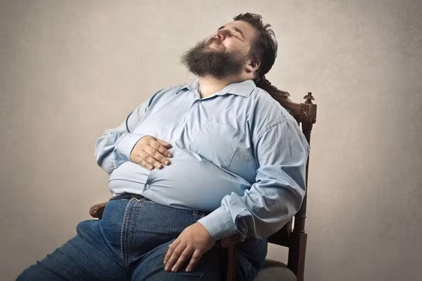 9. Thiếu ngủ là một đóng góp rất lớn cho chứng béo phì. Ngoài việc làm rối loạn chu kỳ và hoocmon tự nhiên của cơ thể, việc thức khuya còn khiến bạn tỉnh táo và ăn vặt vô độ, dẫn đến thừa cân. Ảnh: BBC.