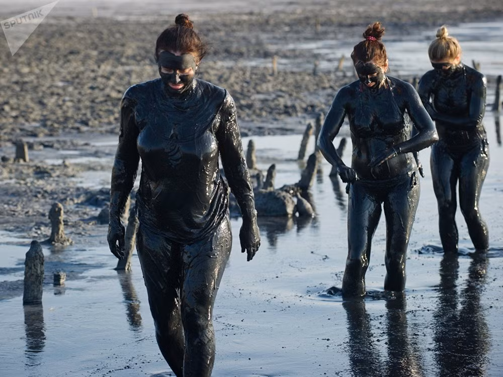 Trong ngôn ngữ Crimean Tatar, Chokrak có nghĩa là "mùa xuân tươi đẹp". Ảnh: Sputnik.