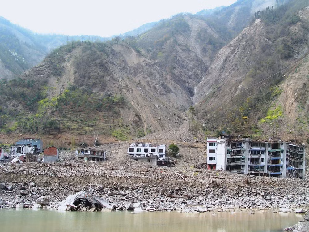 6. Thành phố bỏ hoang của Trung Quốc – Beichuan: Năm 2008, trận động đất 7.9 độ Richer đã khiến 80% tòa nhà ở Beichuan bị phá hủy, cùng với một nửa dân số của thành phố thiệt mạng. Sau thảm họa kinh hoàng, thành phố này đã bị bỏ hoang.