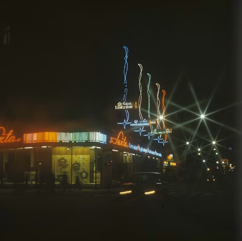 Những ánh đèn khi vào đêm ở thành phố Riga.