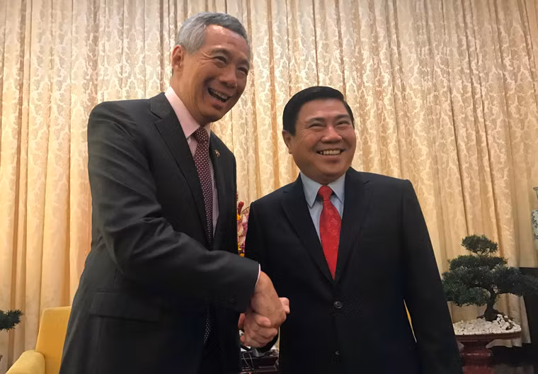 "Hơn 10 năm trước tôi đã đến thăm TP.HCM đúng dịp kỷ niệm 10 năm ngày thành lập Khu công nghiệp Việt Nam - Singapore (năm 2006). Lần trở lại này, tôi nhận thấy nhiều thay đổi, sự phát triển vượt bậc của Thành phố. KCN Việt Nam - Singapore cũng đang phát triển hàng ngày như sự phát triển của mối quan hệ Việt Nam - Singapore", Thủ tướng Lý Hiển Long bày tỏ.