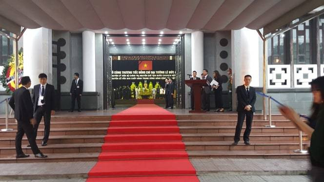 Nguyen Chu tich nuoc, Dai tuong Le Duc Anh da yen nghi noi long dat me-Hinh-92