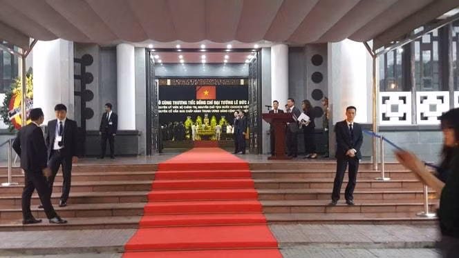 Nguyen Chu tich nuoc, Dai tuong Le Duc Anh da yen nghi noi long dat me-Hinh-92