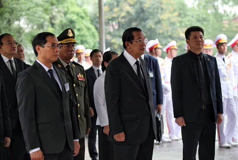 Nguyen Chu tich nuoc, Dai tuong Le Duc Anh da yen nghi noi long dat me-Hinh-63