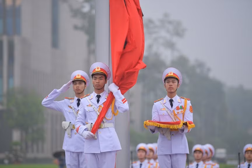 Nguyen Chu tich nuoc, Dai tuong Le Duc Anh da yen nghi noi long dat me-Hinh-83