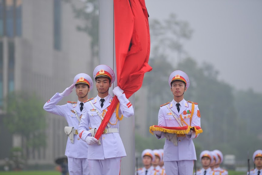 Nguyen Chu tich nuoc, Dai tuong Le Duc Anh da yen nghi noi long dat me-Hinh-83