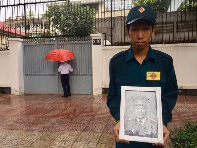 Nguyen Chu tich nuoc, Dai tuong Le Duc Anh da yen nghi noi long dat me-Hinh-24