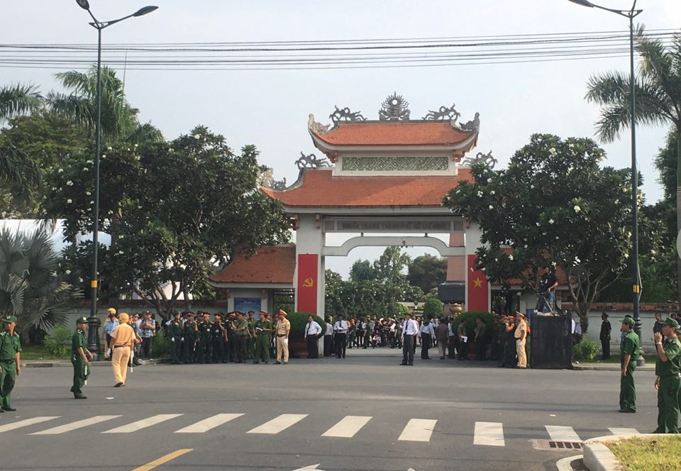 Nguyen Chu tich nuoc, Dai tuong Le Duc Anh da yen nghi noi long dat me-Hinh-15