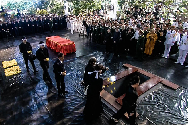 Nguyen Chu tich nuoc, Dai tuong Le Duc Anh da yen nghi noi long dat me-Hinh-3