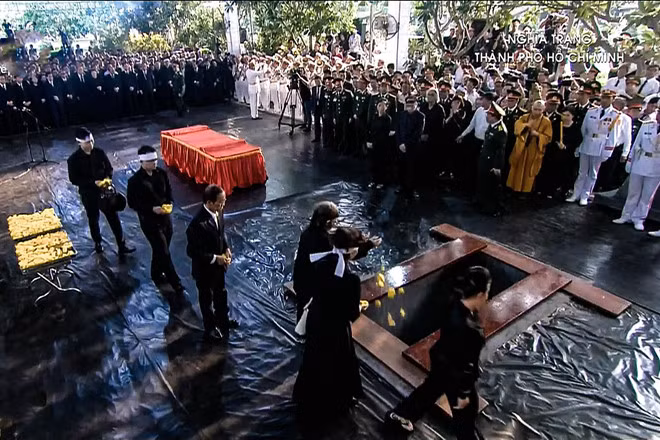 Nguyen Chu tich nuoc, Dai tuong Le Duc Anh da yen nghi noi long dat me-Hinh-3