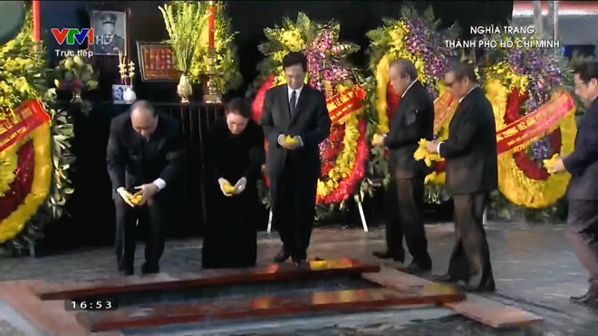 Nguyen Chu tich nuoc, Dai tuong Le Duc Anh da yen nghi noi long dat me-Hinh-4