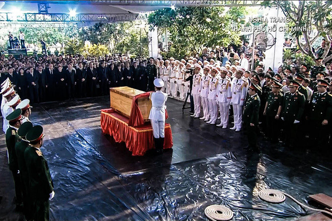 Nguyen Chu tich nuoc, Dai tuong Le Duc Anh da yen nghi noi long dat me-Hinh-5