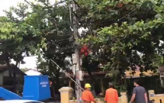 Sua chua dien tai truong mam non, mot cong nhan dien luc tu vong