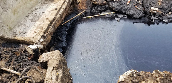 Nguồn nước thải đen đặc bên trong nhà máy của Công ty Donafoods Thái Bình