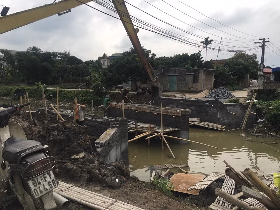 Sap tru cau dang thi cong o Hai Duong: Han hep kinh phi, xay tiet kiem-Hinh-2