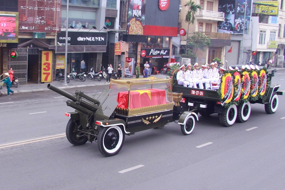 Nguyen Chu tich nuoc, Dai tuong Le Duc Anh da yen nghi noi long dat me-Hinh-32