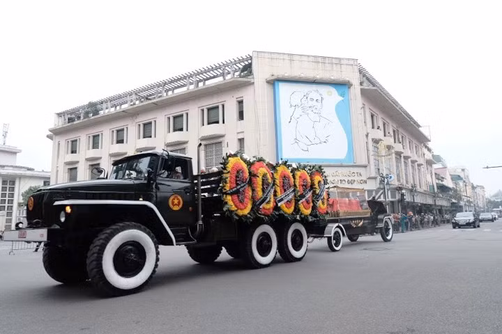 Nguyen Chu tich nuoc, Dai tuong Le Duc Anh da yen nghi noi long dat me-Hinh-42