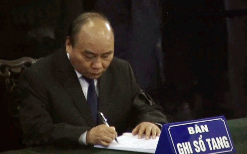 Nguyen Chu tich nuoc, Dai tuong Le Duc Anh da yen nghi noi long dat me-Hinh-75