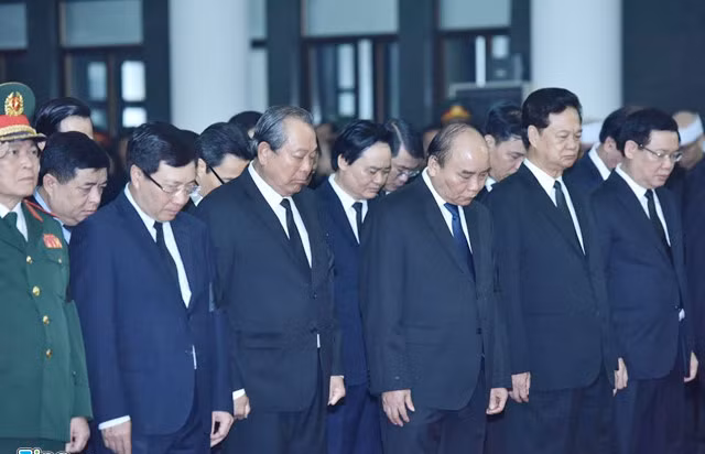 Nguyen Chu tich nuoc, Dai tuong Le Duc Anh da yen nghi noi long dat me-Hinh-74