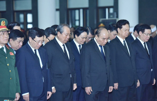 Nguyen Chu tich nuoc, Dai tuong Le Duc Anh da yen nghi noi long dat me-Hinh-74