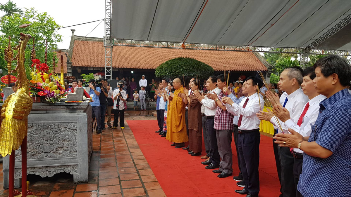 Hang nghin nguoi du le hoi den Bia, tuong nho vi “Thanh thuoc Nam” Tue Tinh-Hinh-2