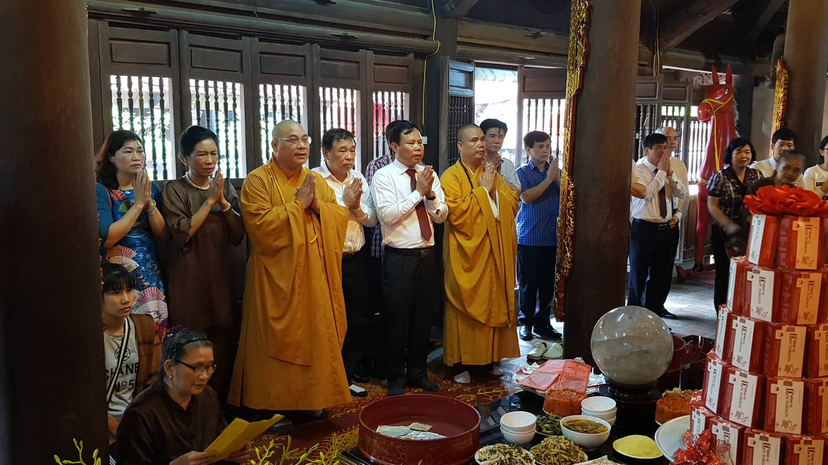 Hang nghin nguoi du le hoi den Bia, tuong nho vi “Thanh thuoc Nam” Tue Tinh-Hinh-3