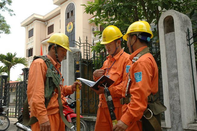 Pho Thu tuong: Tiep tuc danh gia tac dong cua viec dieu chinh gia dien