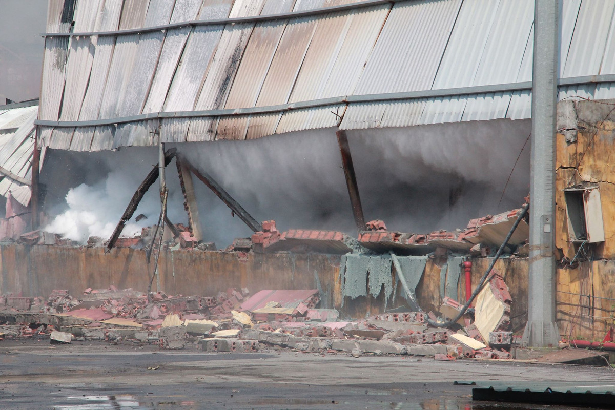 Hang tram nguoi khong che “bien lua” vu chay kho chua nhua Cong ty Phu Lam-Hinh-5