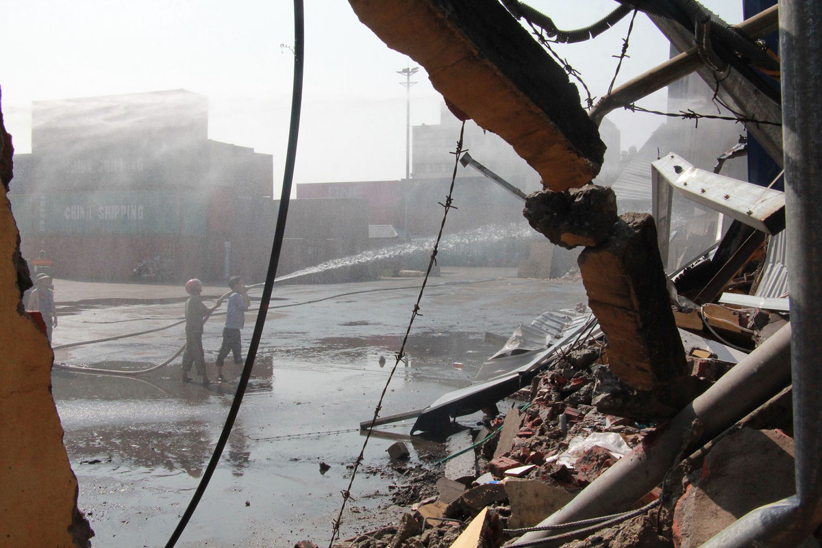 Hang tram nguoi khong che “bien lua” vu chay kho chua nhua Cong ty Phu Lam-Hinh-4