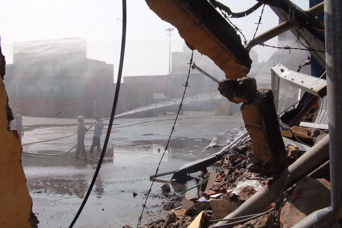 Hang tram nguoi khong che “bien lua” vu chay kho chua nhua Cong ty Phu Lam-Hinh-4