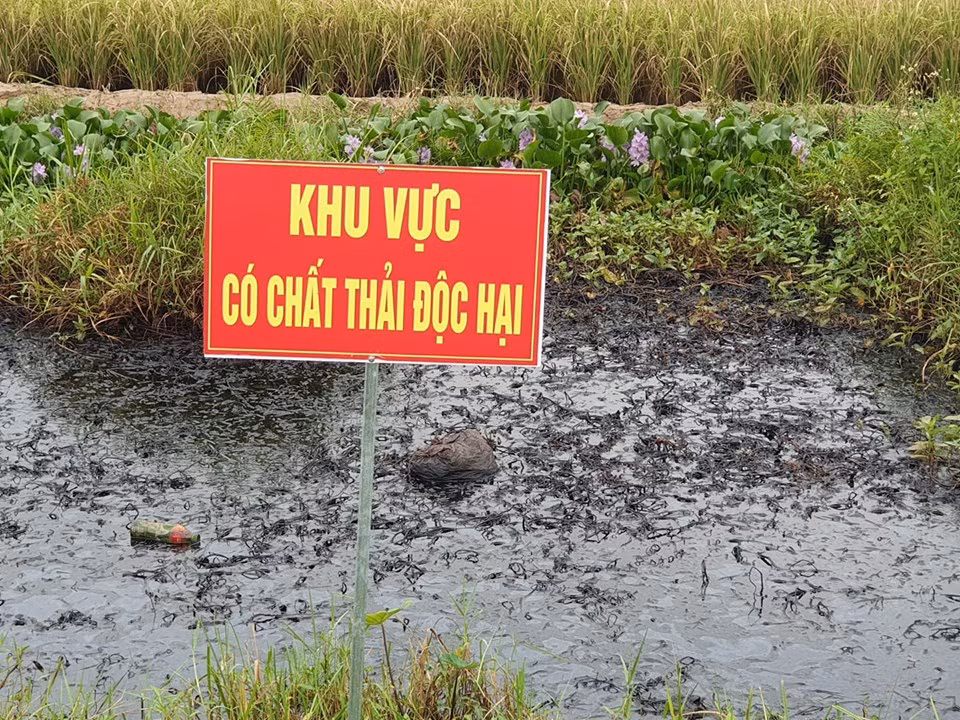 Muong nuoc chat thai doc hai o Hai Phong: Cong an dang dieu tra