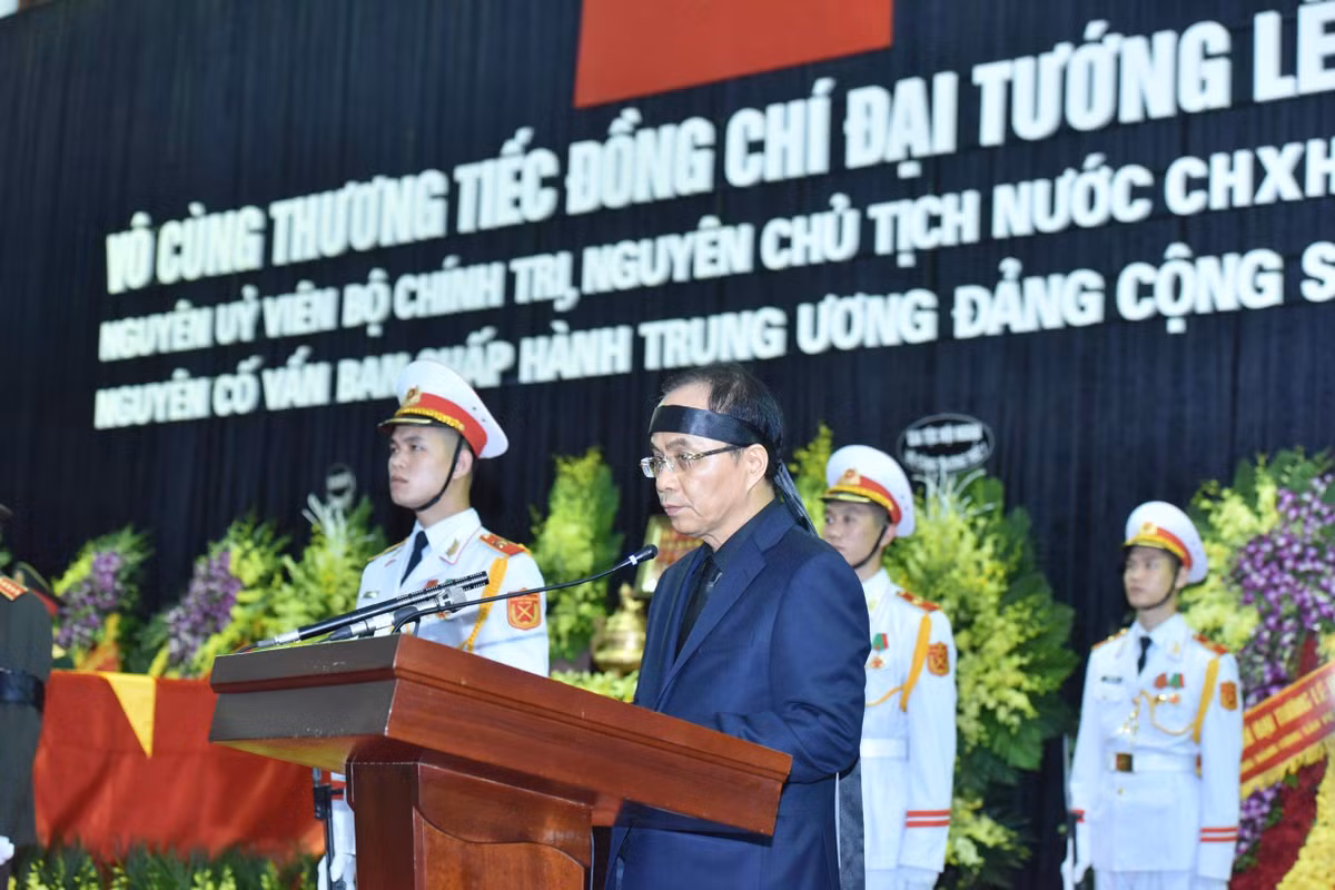 Nguyen Chu tich nuoc, Dai tuong Le Duc Anh da yen nghi noi long dat me-Hinh-51