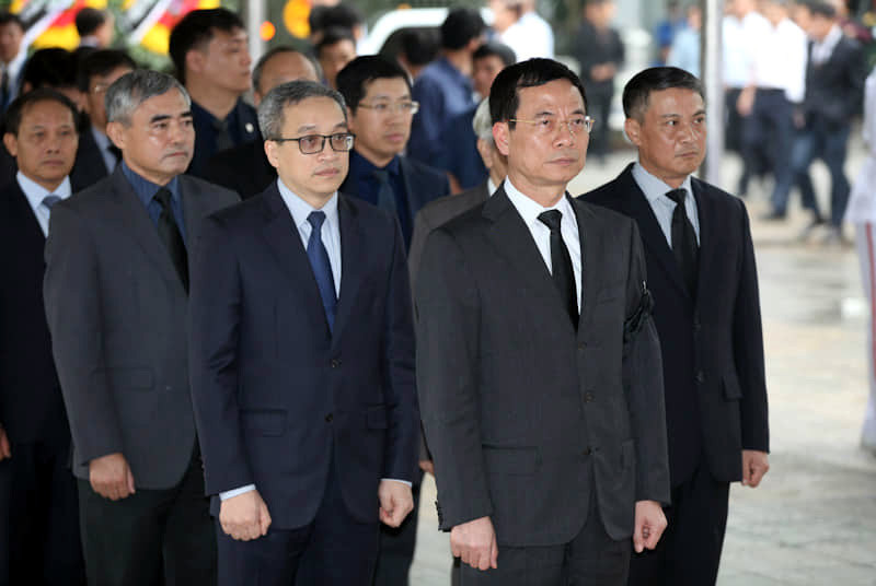 Nguyen Chu tich nuoc, Dai tuong Le Duc Anh da yen nghi noi long dat me-Hinh-62