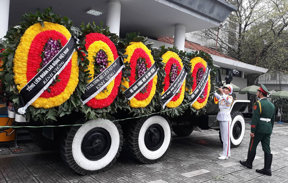 Nguyen Chu tich nuoc, Dai tuong Le Duc Anh da yen nghi noi long dat me-Hinh-59