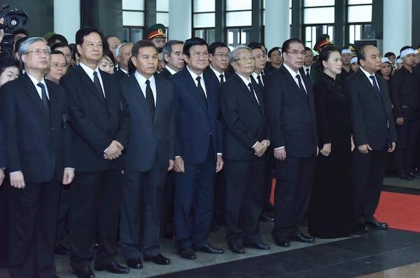 Nguyen Chu tich nuoc, Dai tuong Le Duc Anh da yen nghi noi long dat me-Hinh-53