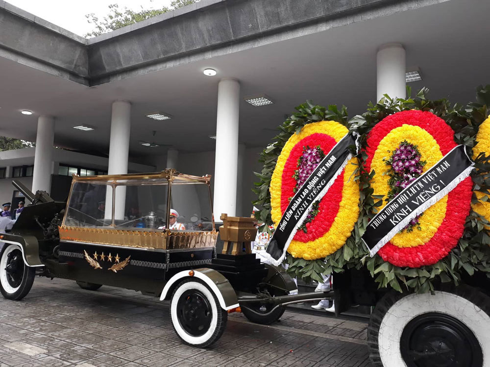 Nguyen Chu tich nuoc, Dai tuong Le Duc Anh da yen nghi noi long dat me-Hinh-58